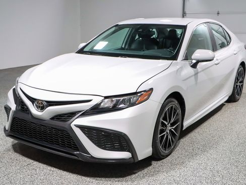 Used 2024 Toyota Camry SE FWD image 29