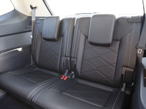 Used 2024 Volkswagen Atlas SE image 19