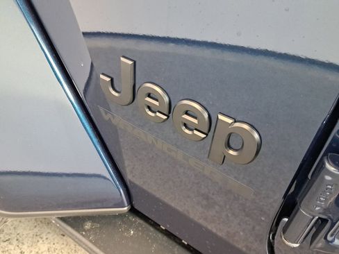 Used 2025 Jeep Wrangler Sahara w/ Dual Top Group image 8