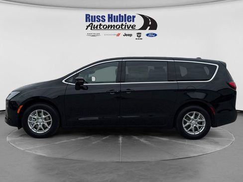 New 2027 Chrysler Pacifica Select w/ Family Tech Group FWD image 2