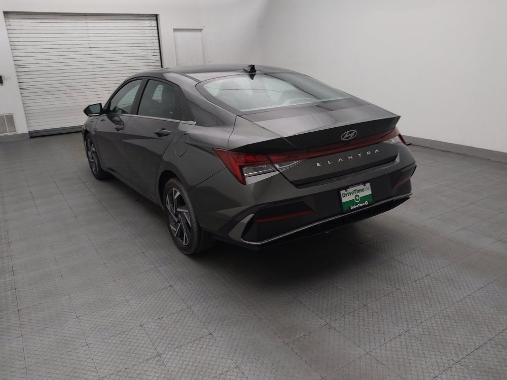 Used 2025 Hyundai Elantra SEL FWD image 5