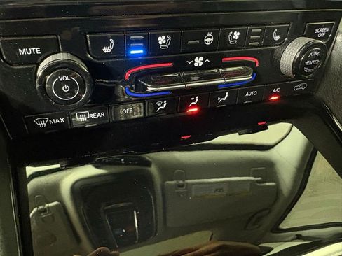 Used 2022 Jeep Grand Cherokee Limited 4xe w/ Luxury Tech Group II image 32