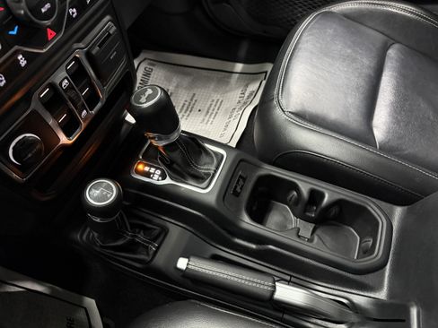 Used 2021 Jeep Wrangler Unlimited Sahara image 21