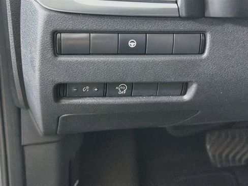 Used 2023 Nissan Rogue SV FWD image 16