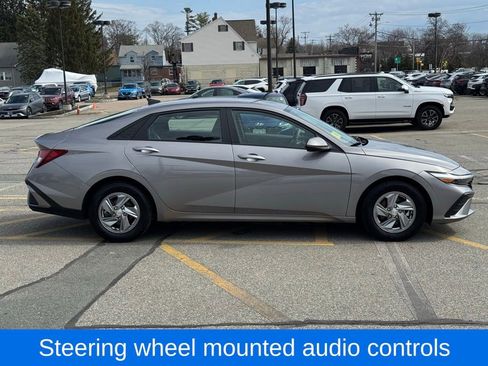 Certified 2024 Hyundai Elantra SE FWD image 7