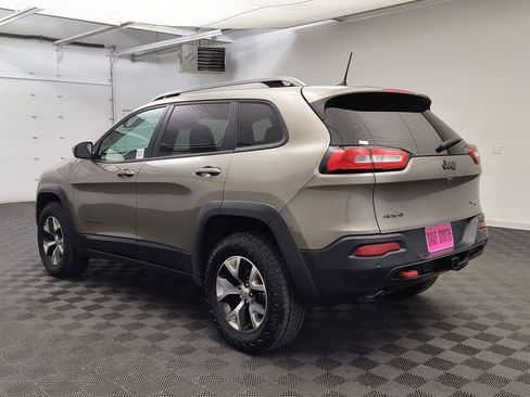 Used 2016 Jeep Cherokee Trailhawk w/ Comfort/Convenience Group AWD/4WD image 3