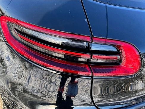 Used 2018 Porsche Macan image 26