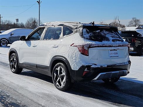 Certified 2025 Kia Seltos S image 9