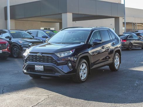 Used 2021 Toyota RAV4 XLE image 3