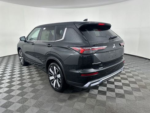 New 2026 Mitsubishi Outlander SE image 4