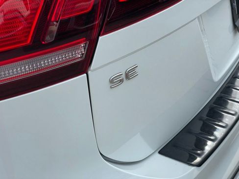 Used 2023 Volkswagen Tiguan SE R-Line image 33