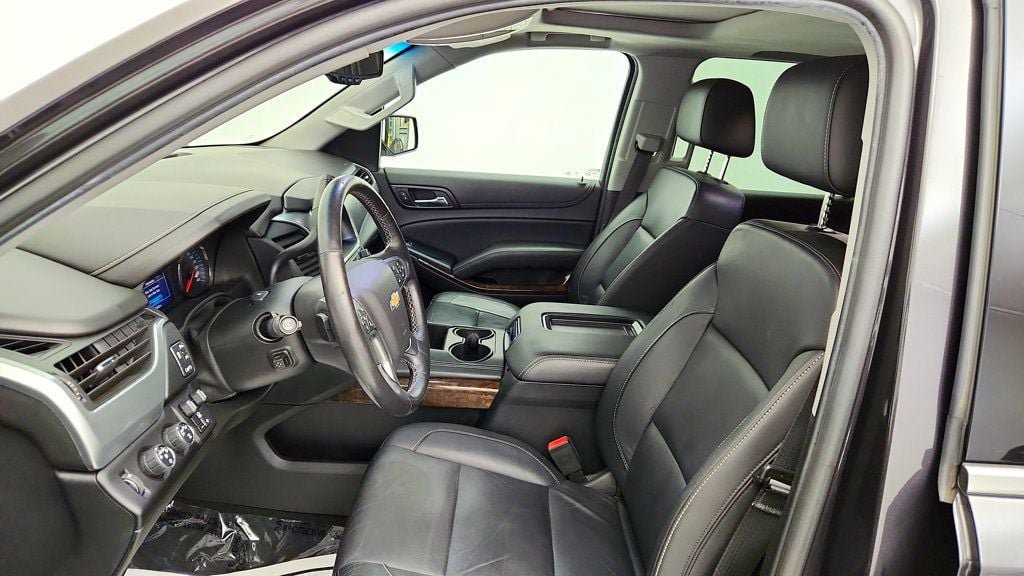 Used 2018 Chevrolet Suburban LT w/ Luxury Package AWD/4WD image 20
