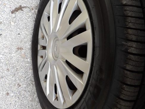 Used 2011 Volkswagen Golf 4-Door image 11