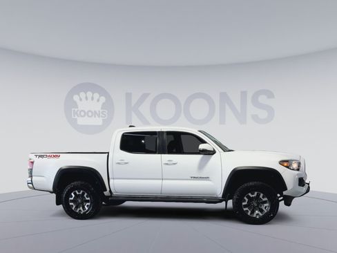 Used 2020 Toyota Tacoma TRD Off-Road AWD/4WD image 12
