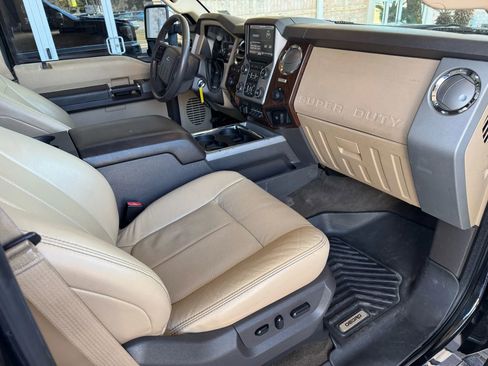 Used 2015 Ford F250 Lariat w/ Chrome Package image 24