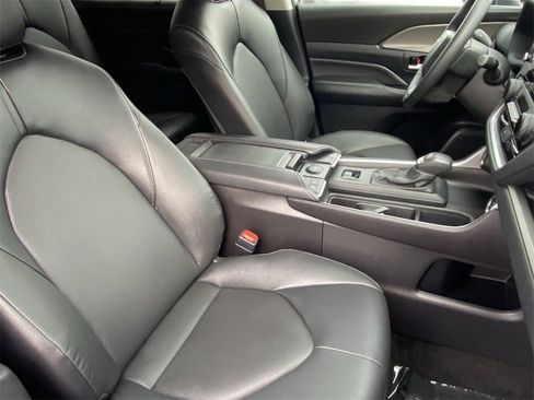 Certified 2025 Toyota Grand Highlander XLE image 13