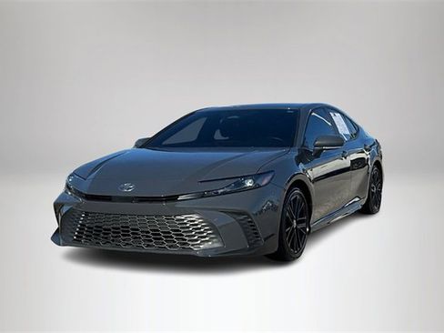 Used 2025 Toyota Camry SE image 2