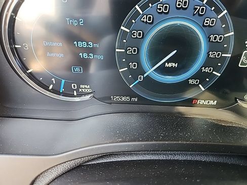 Used 2016 Cadillac Escalade Luxury RWD image 6