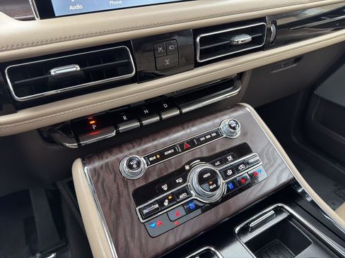 Used 2023 Lincoln Aviator Reserve w/ Equipment Group 201A image 30