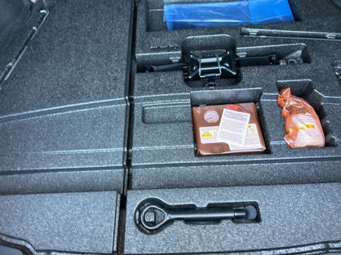 Used 2019 Toyota Prius Limited image 33