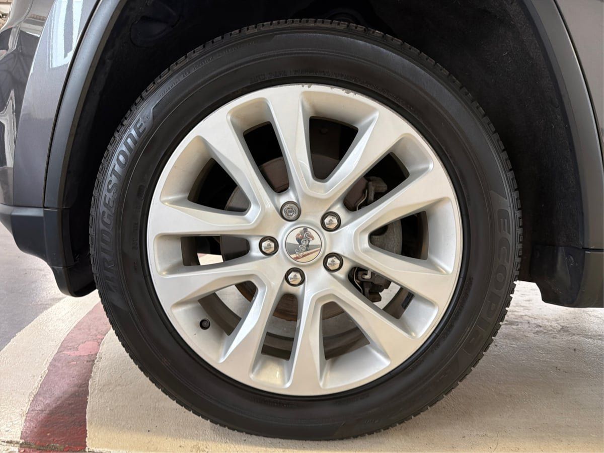 Used 2017 Jeep Grand Cherokee Limited AWD/4WD image 13