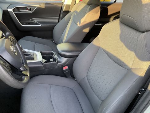 Used 2021 Toyota RAV4 XLE image 28