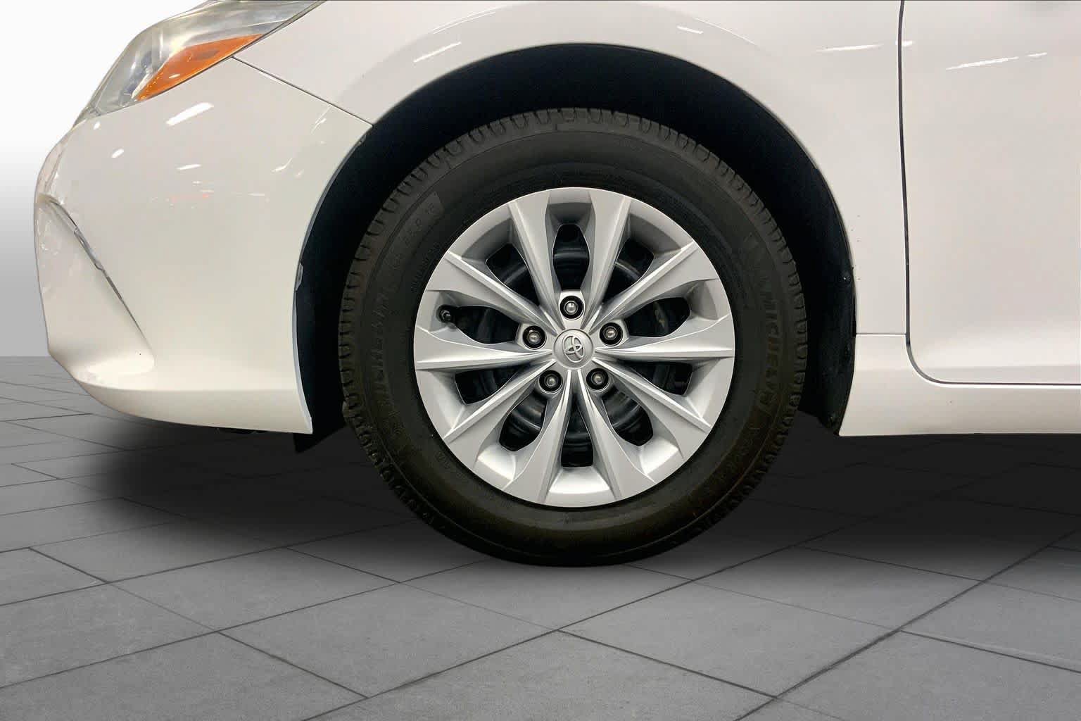 Used 2016 Toyota Camry LE FWD image 11