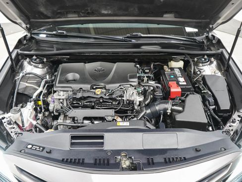 Used 2018 Toyota Camry XSE FWD image 29