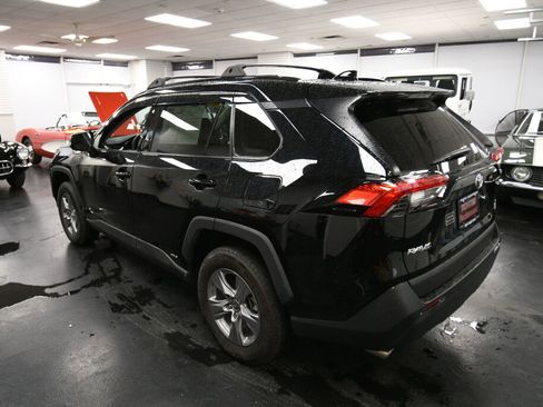 Certified 2022 Toyota RAV4 XLE image 5