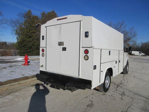 Used 2015 Ford E-350 and Econoline 350 Super Duty image 11