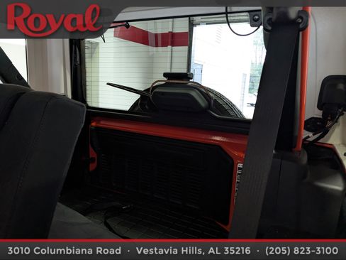 Used 2019 Jeep Wrangler Unlimited Sahara image 16