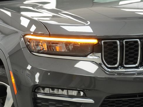 Certified 2022 Jeep Grand Cherokee Limited w/ Luxury Tech Group II image 5