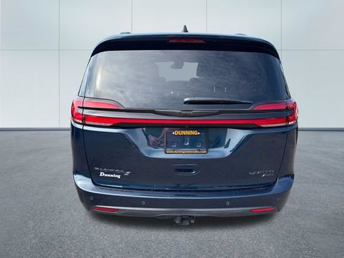 Used 2025 Chrysler Pacifica Limited w/ Trailer Tow Group AWD/4WD image 3
