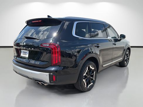 Used 2024 Kia Telluride S FWD image 3