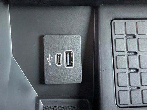 New 2025 Ford F150 Lariat w/ Equipment Group 502A High image 31