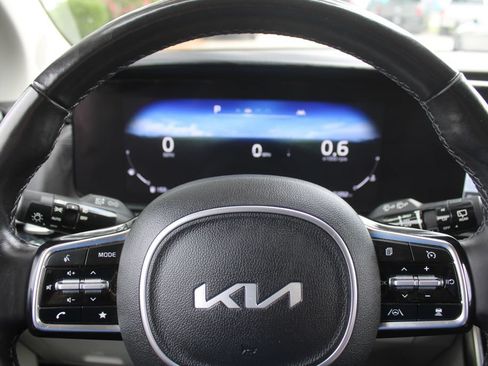 Used 2023 Kia Carnival SX Prestige FWD image 34