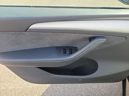 Used 2023 Tesla Model Y Long Range image 21