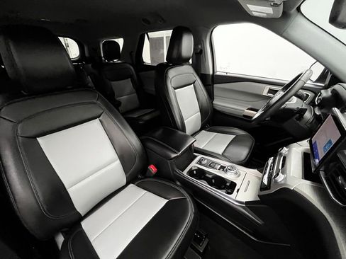 Used 2023 Ford Explorer XLT w/ Equipment Group 202A image 35