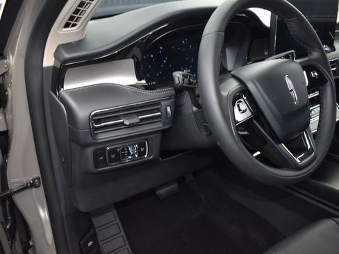 New 2025 Lincoln Corsair Reserve image 9