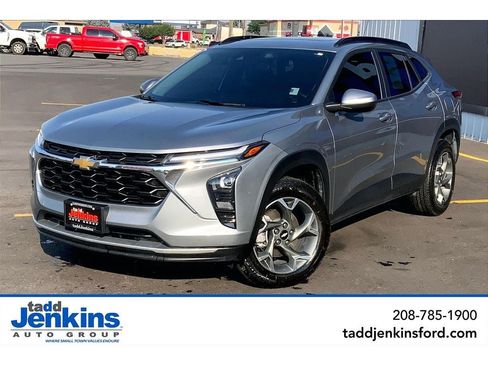 Used 2024 Chevrolet Trax LT w/ Sunroof Package FWD image 1