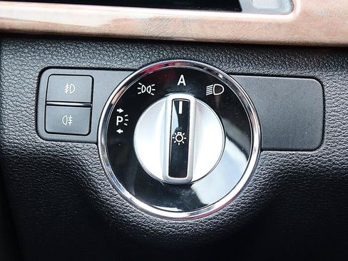 Used 2010 Mercedes-Benz E 350 Sedan image 40