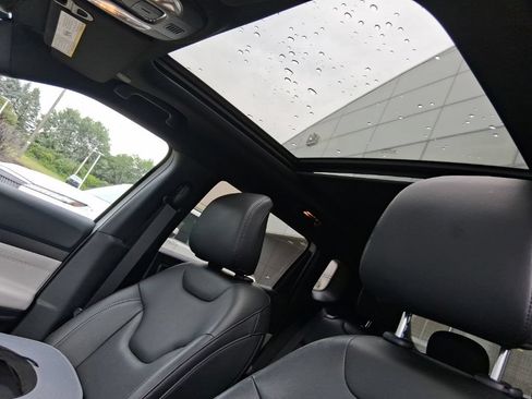 Used 2025 Jeep Compass Limited w/ Sun & Sound Group AWD/4WD image 24