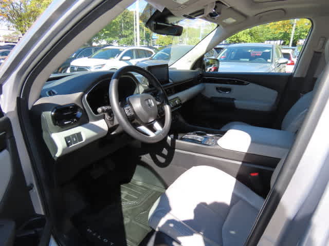 Used 2024 Honda Pilot Touring image 2