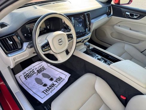 Used 2019 Volvo S60 T5 Momentum w/ Premium Package image 11