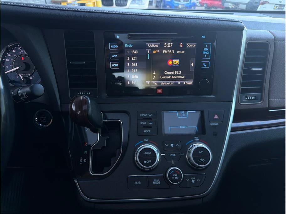 Used 2017 Toyota Sienna Limited Premium AWD/4WD image 17