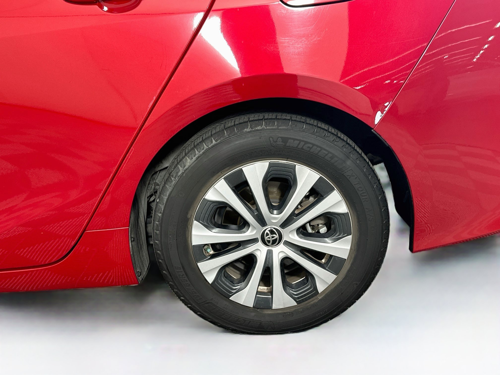 Used 2020 Toyota Prius Prime LE w/ Carpet Mat Package FWD image 11