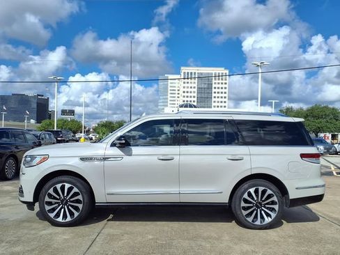 Certified 2024 Lincoln Navigator Reserve AWD/4WD image 24