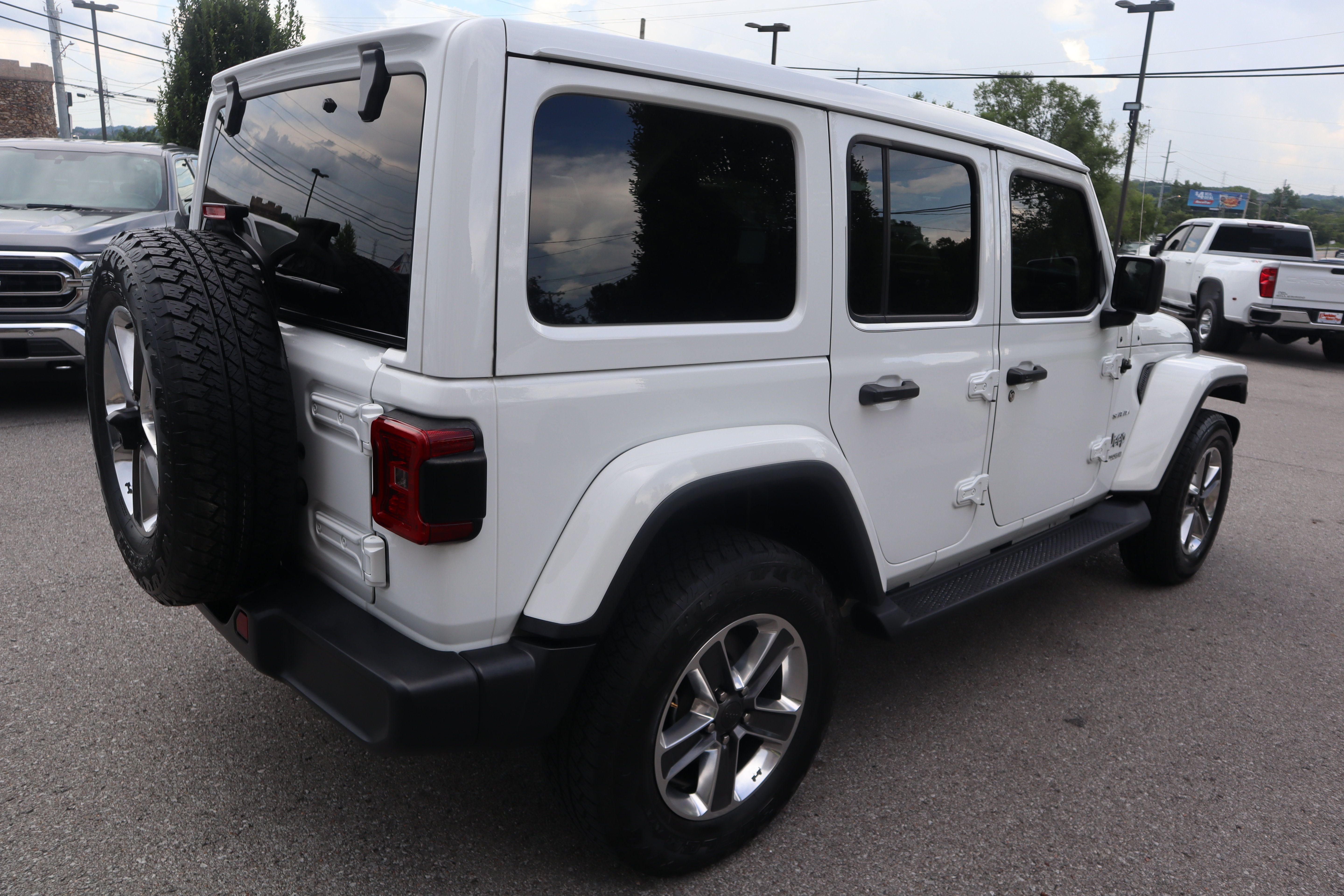 Used 2020 Jeep Wrangler Unlimited Sahara AWD/4WD image 7