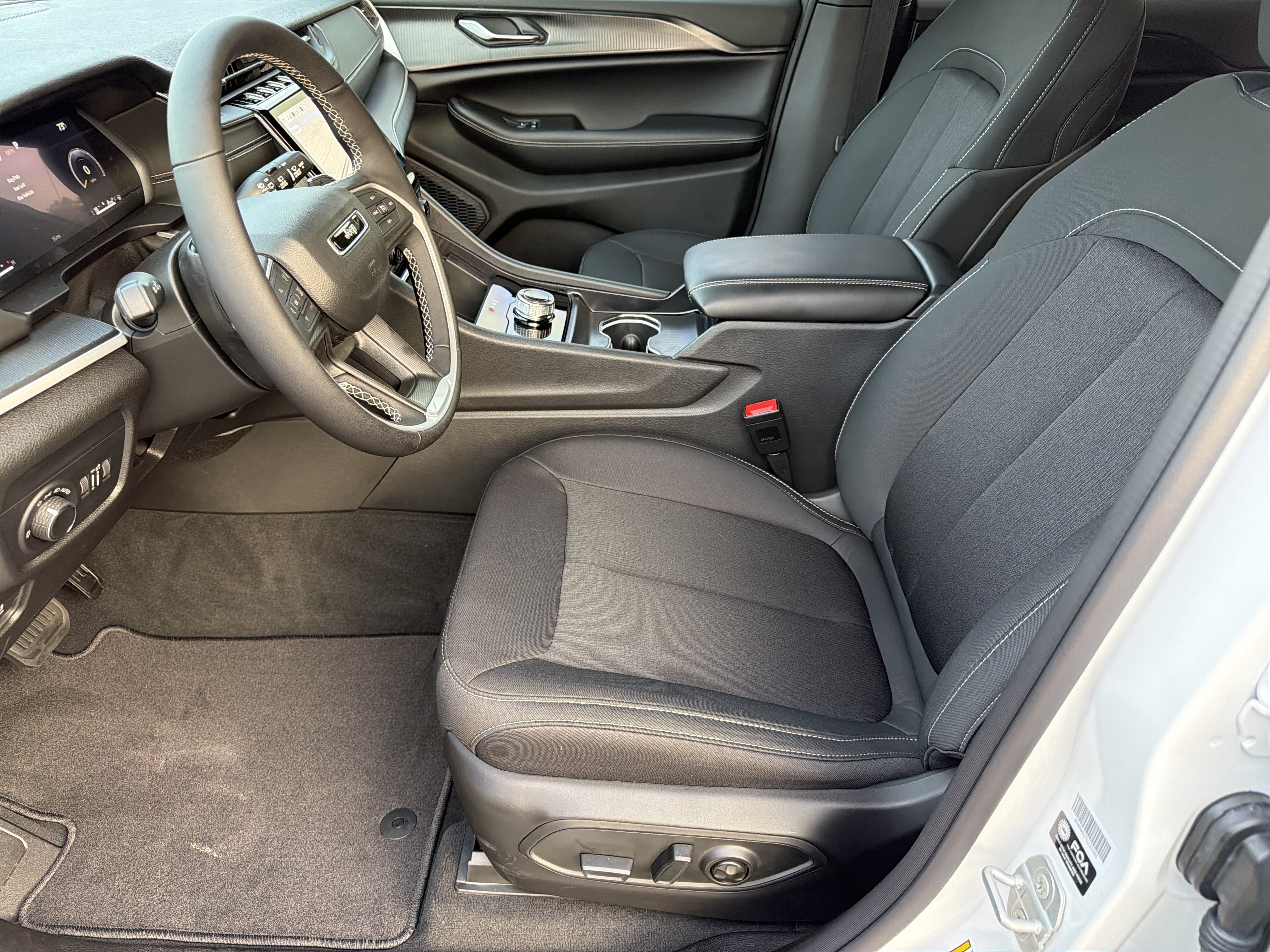 New 2027 Jeep Grand Cherokee Laredo X RWD image 8