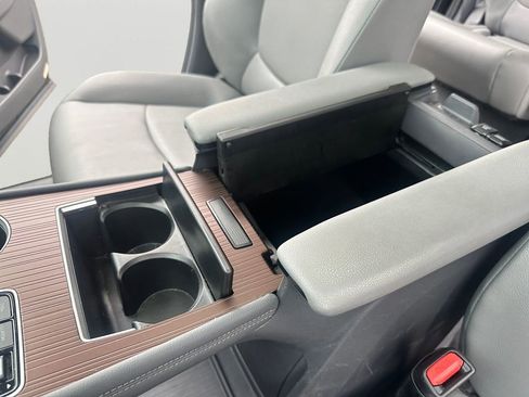 Used 2024 Toyota Sienna XLE image 19